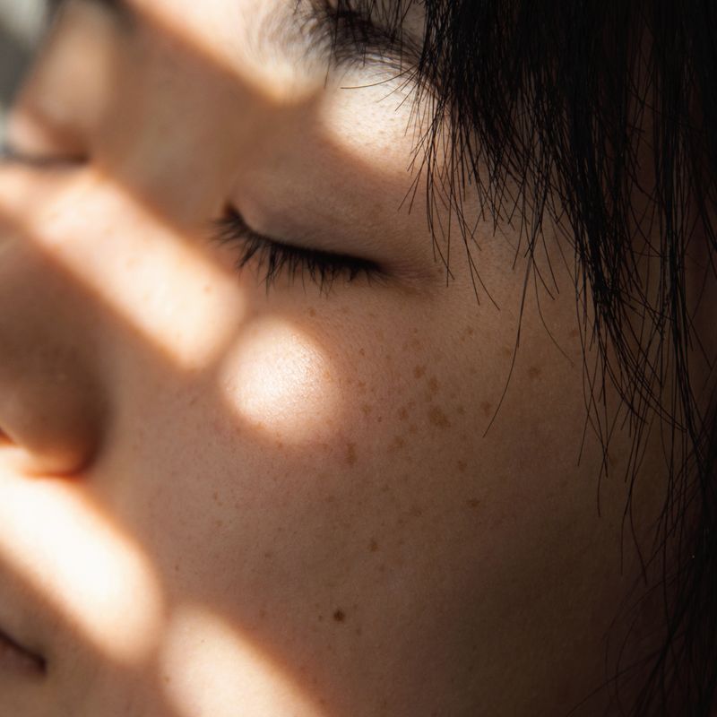 Làn da mịn dưới ánh nắng