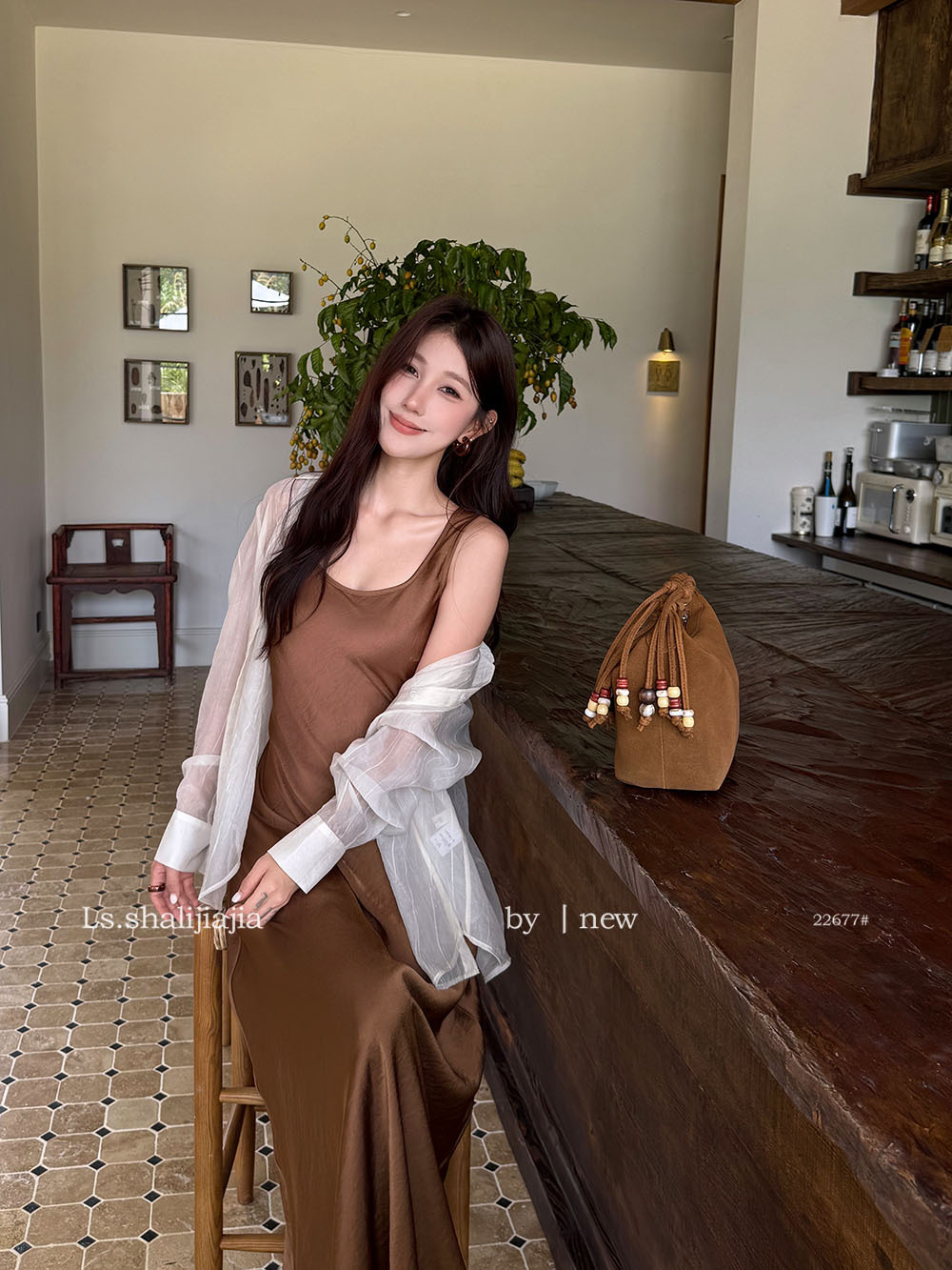 Ảnh khách mặc đầm màu Nâu Cacao